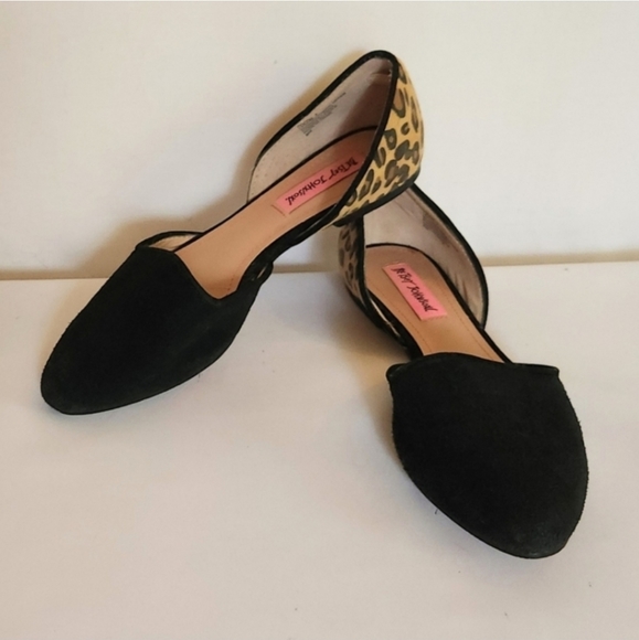 Betsey Johnson Shoes - Betsey Johnson "Cocoh" Leopard and Black Flats womens size 7